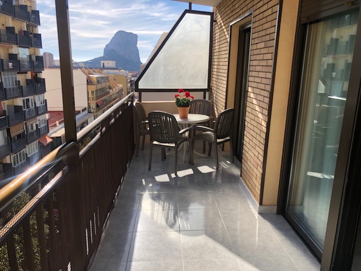 Terraza cubierta con vistas