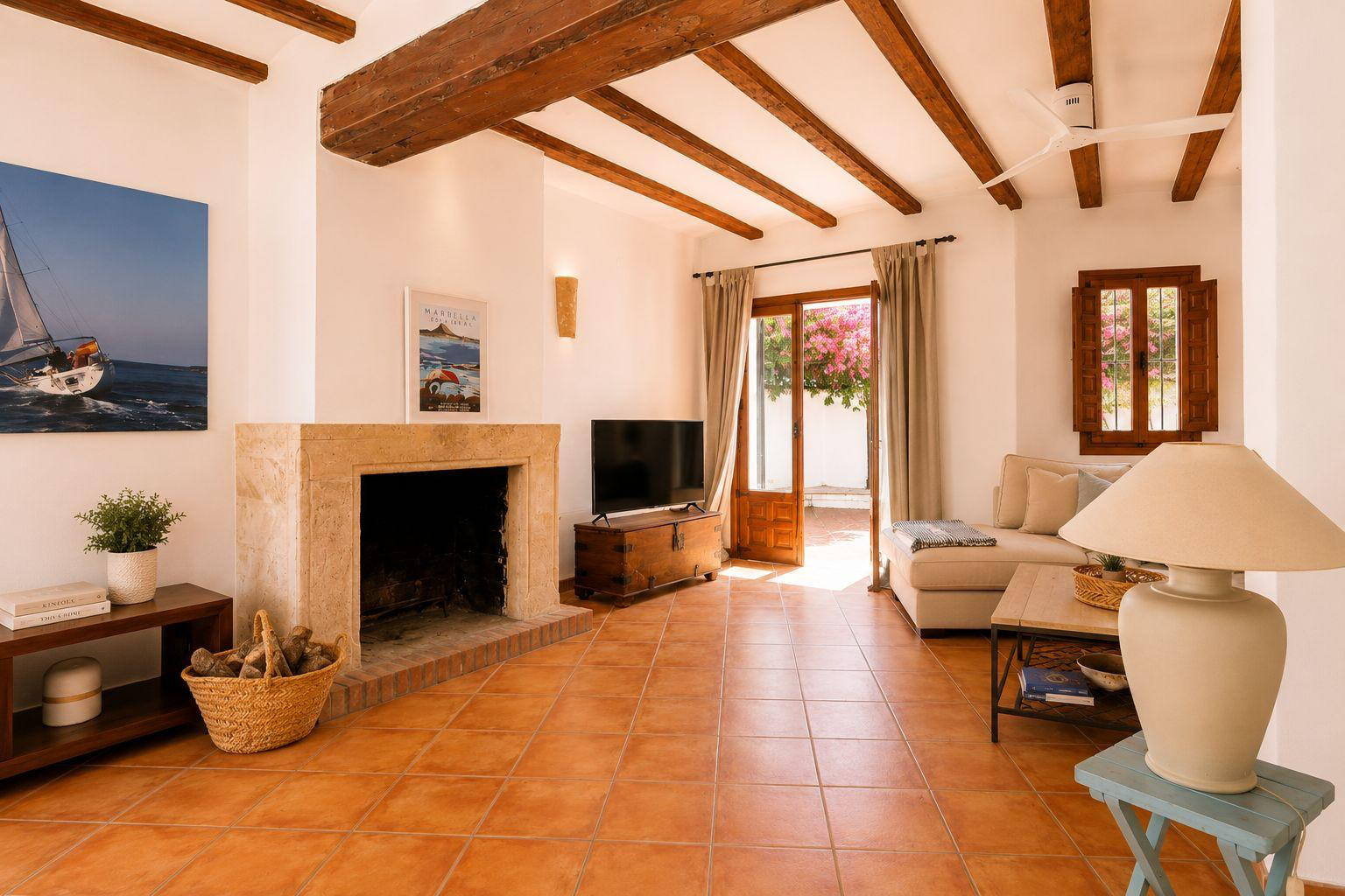 Salón con chimenea