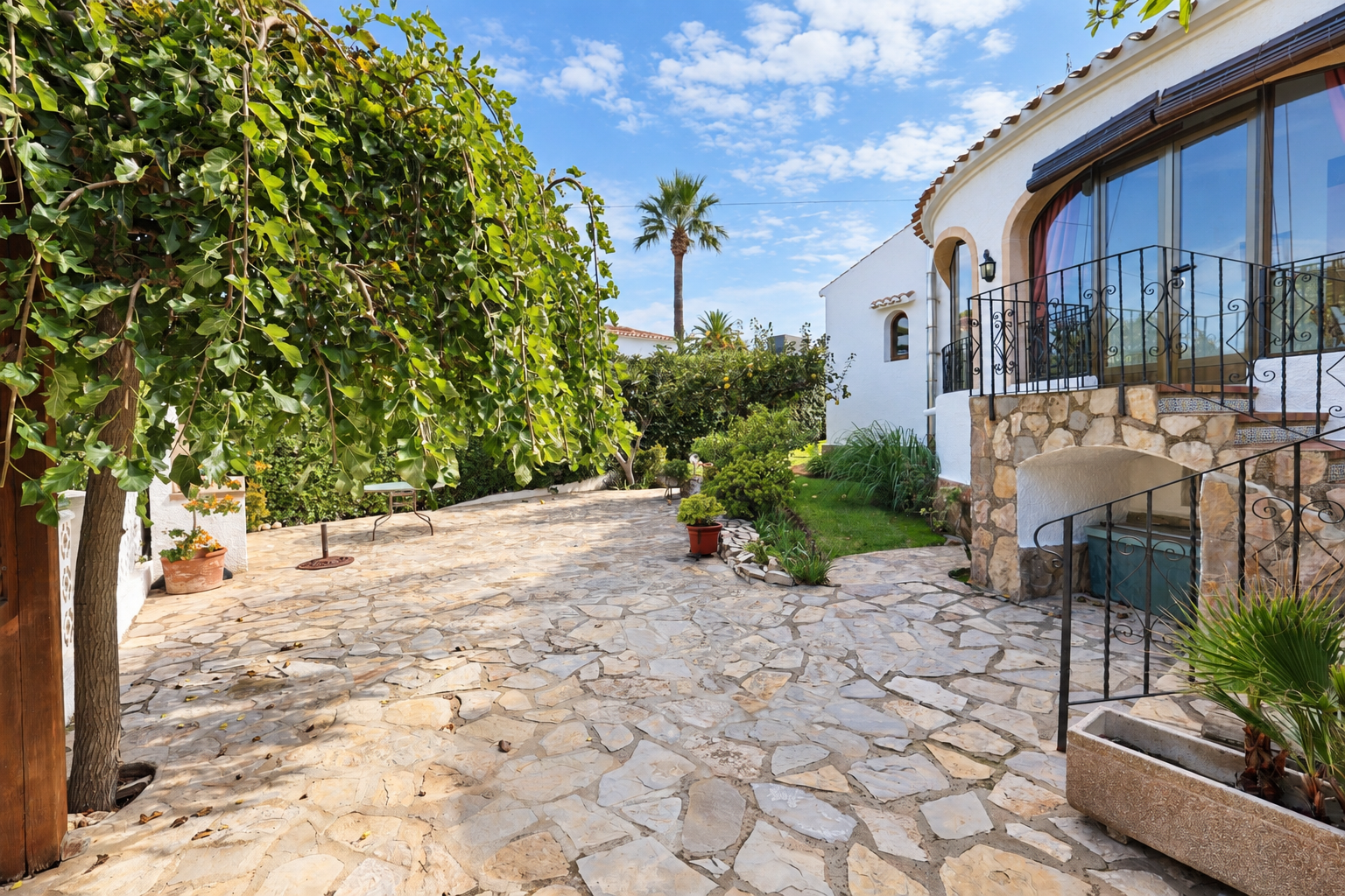 Terraza exterior y jardín