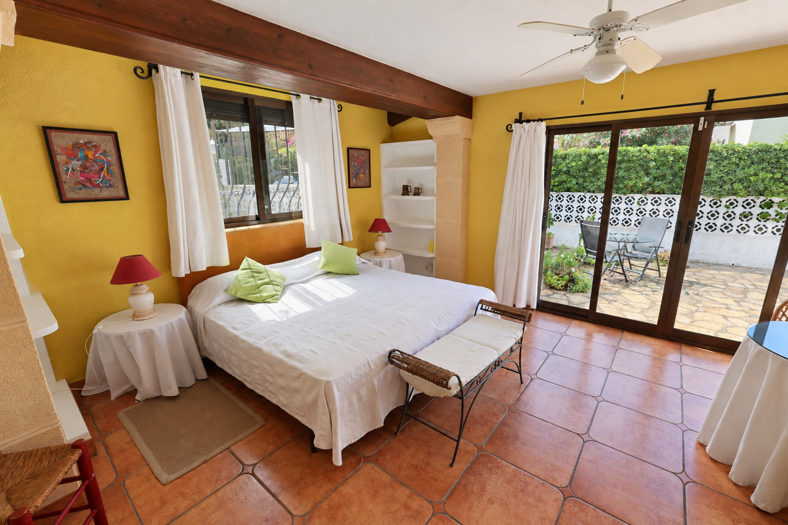 Dormitorio con salida a la terraza