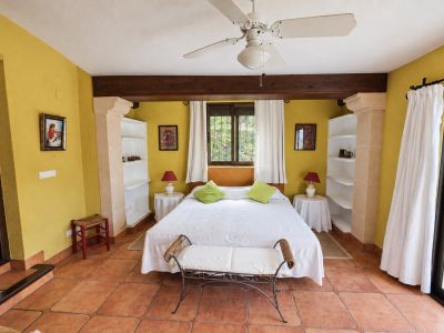 Dormitorio con acceso a la terraza