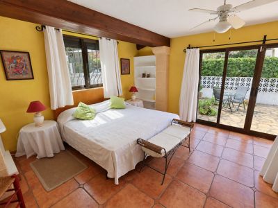Dormitorio con salida a la terraza