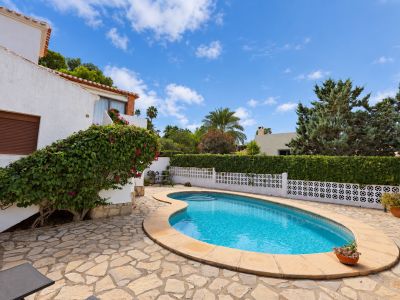 Piscina y terraza
