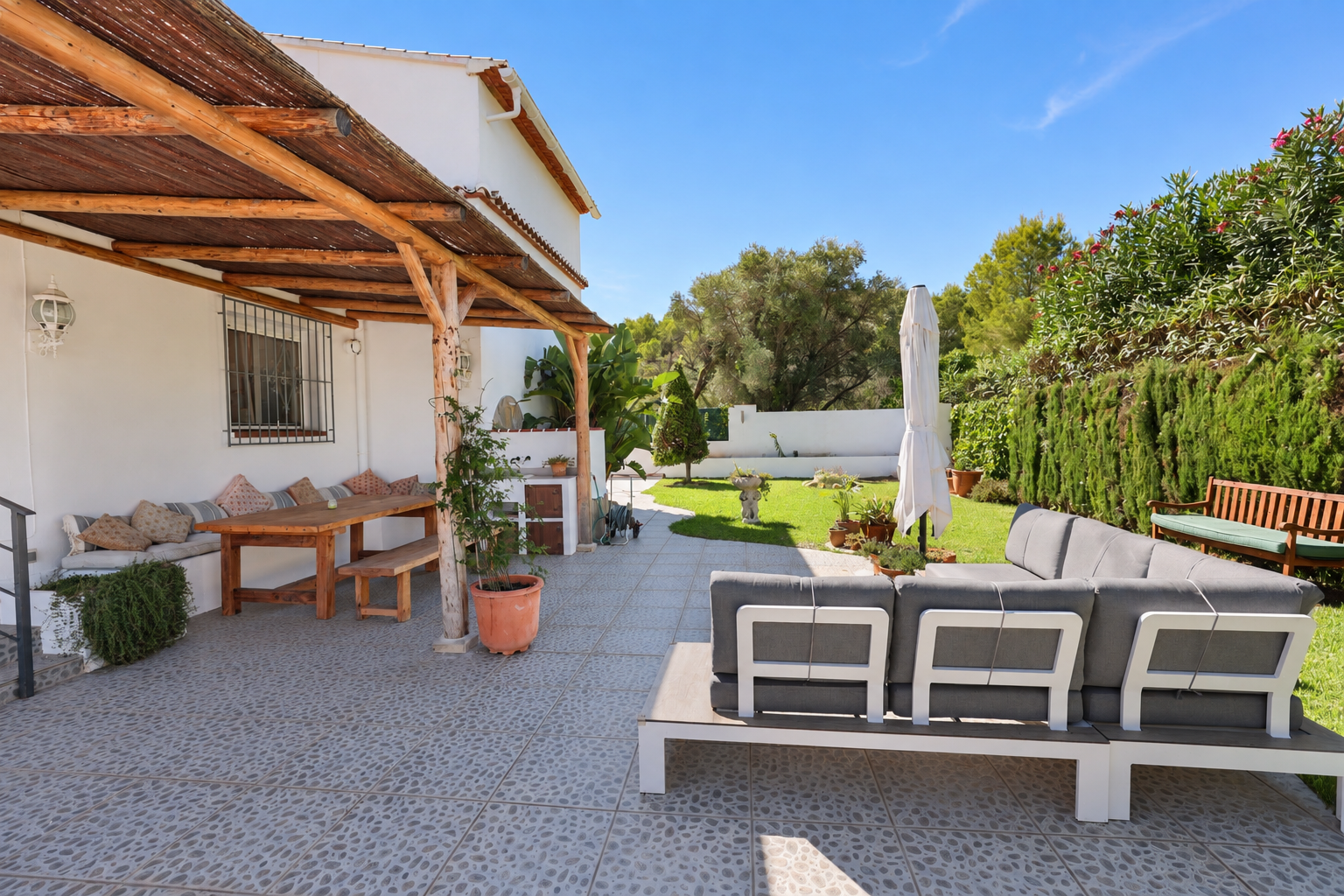 Terraza y jardín