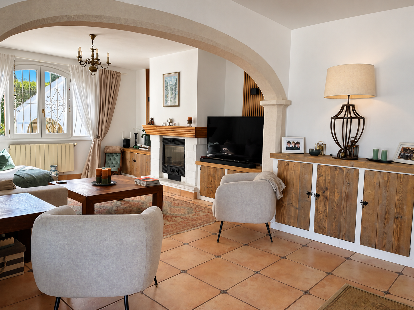 Salón con chimenea