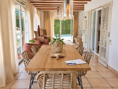 Villa en venta en Jávea con piscina privada y jardín