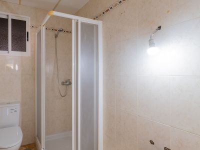 Cuarto de baño con ducha