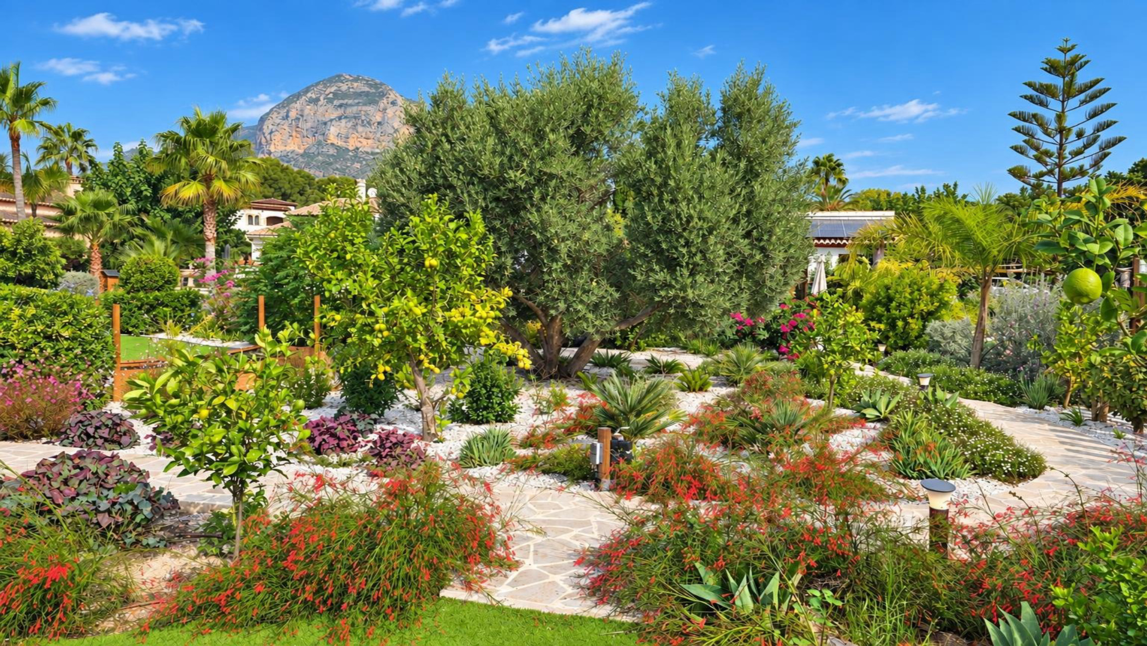 Villa totalmente reformada en venta en Jávea, a pocos minutos a pie del centro histórico
