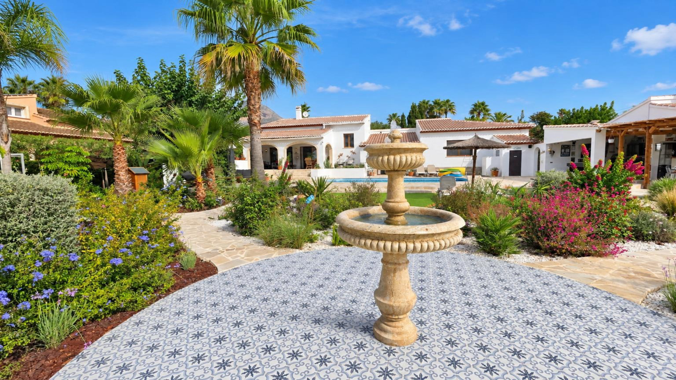 Villa totalmente reformada en venta en Jávea, a pocos minutos a pie del centro histórico