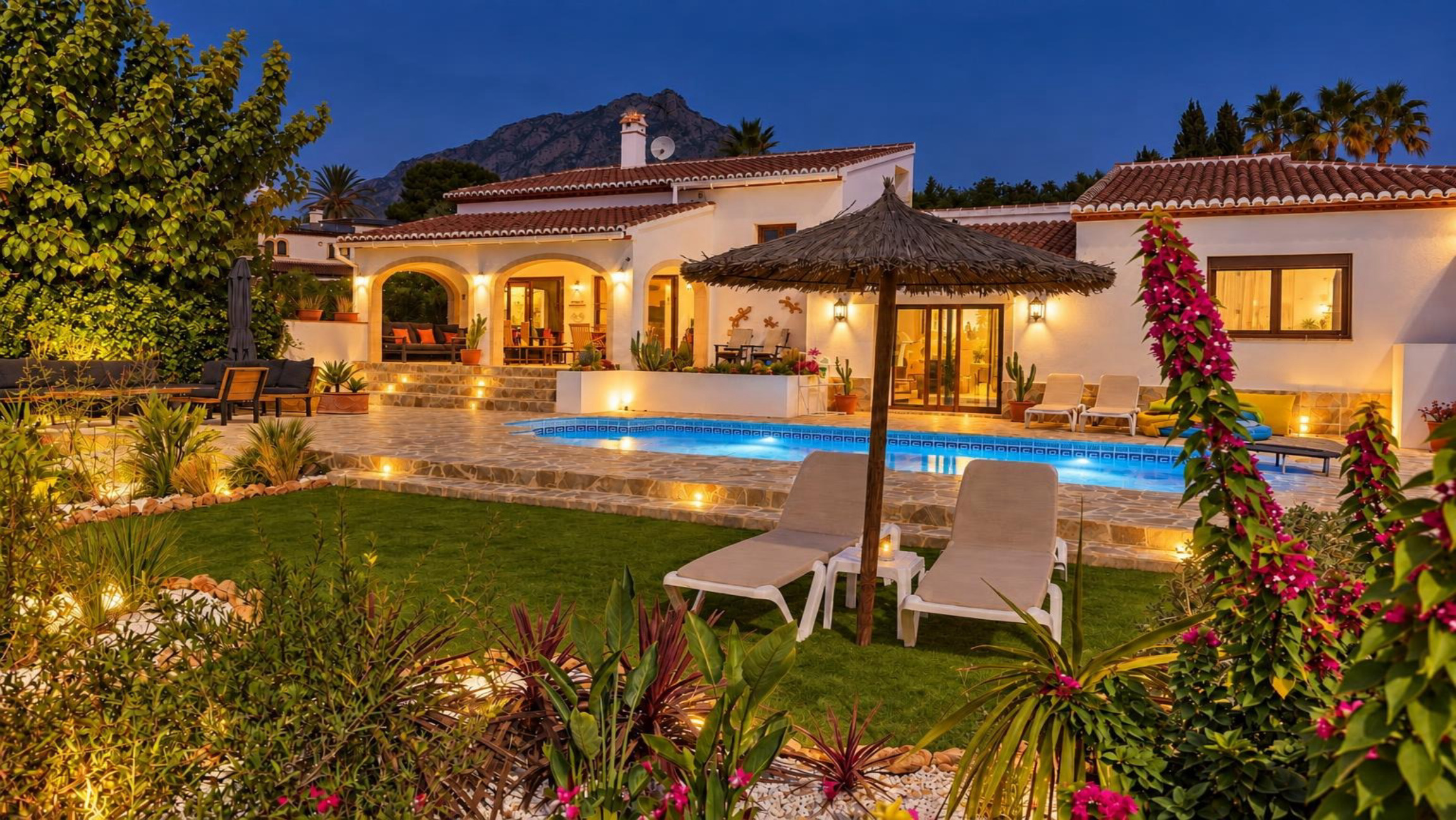 Villa totalmente reformada en venta en Jávea, a pocos minutos a pie del centro histórico