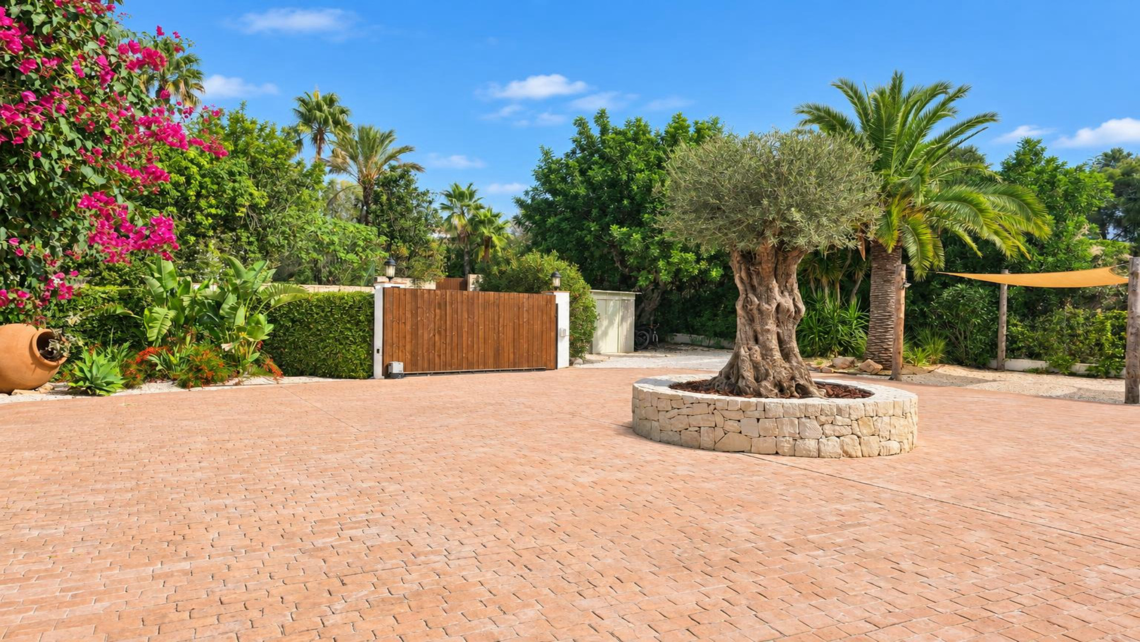 Villa totalmente reformada en venta en Jávea, a pocos minutos a pie del centro histórico