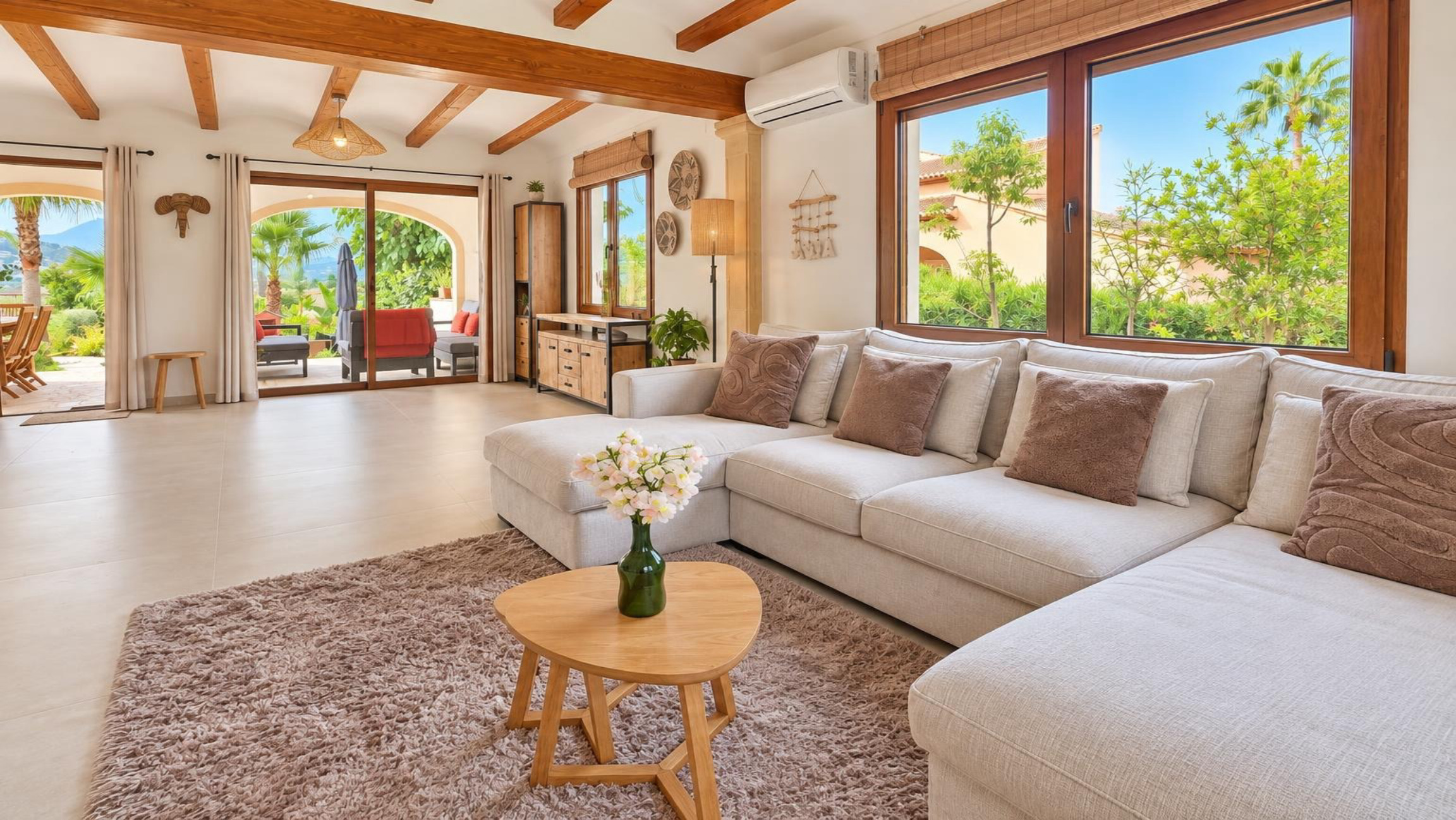 Villa totalmente reformada en venta en Jávea, a pocos minutos a pie del centro histórico