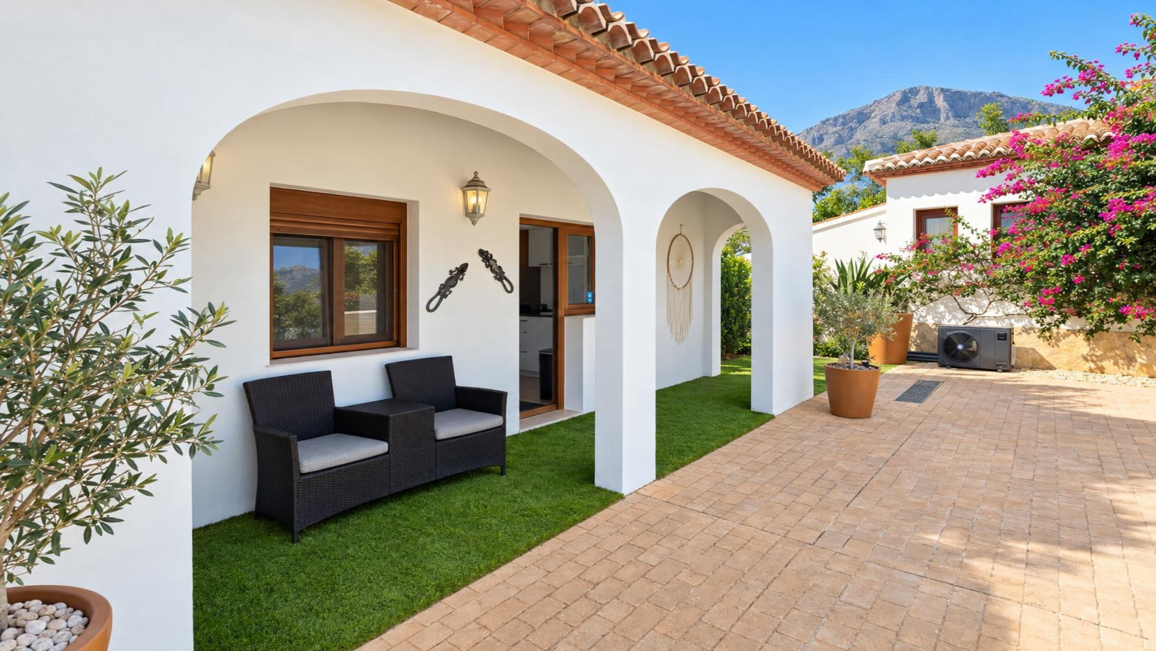 Villa totalmente reformada en venta en Jávea, a pocos minutos a pie del centro histórico