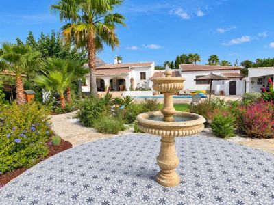 Villa totalmente reformada en venta en Jávea, a pocos minutos a pie del centro histórico