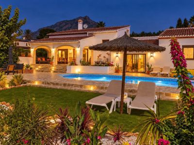 Villa totalmente reformada en venta en Jávea, a pocos minutos a pie del centro histórico