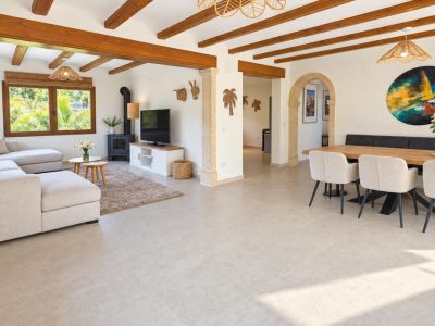 Villa totalmente reformada en venta en Jávea, a pocos minutos a pie del centro histórico