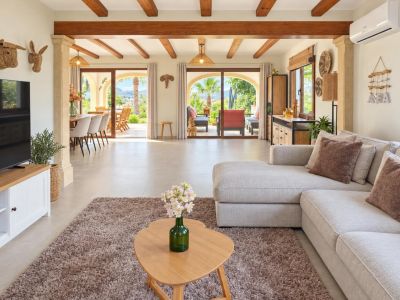 Villa totalmente reformada en venta en Jávea, a pocos minutos a pie del centro histórico