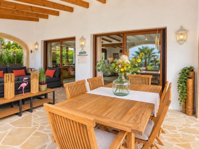 Villa totalmente reformada en venta en Jávea, a pocos minutos a pie del centro histórico