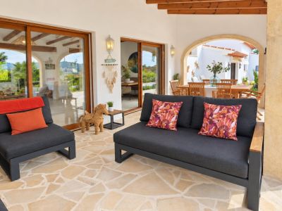 Villa totalmente reformada en venta en Jávea, a pocos minutos a pie del centro histórico