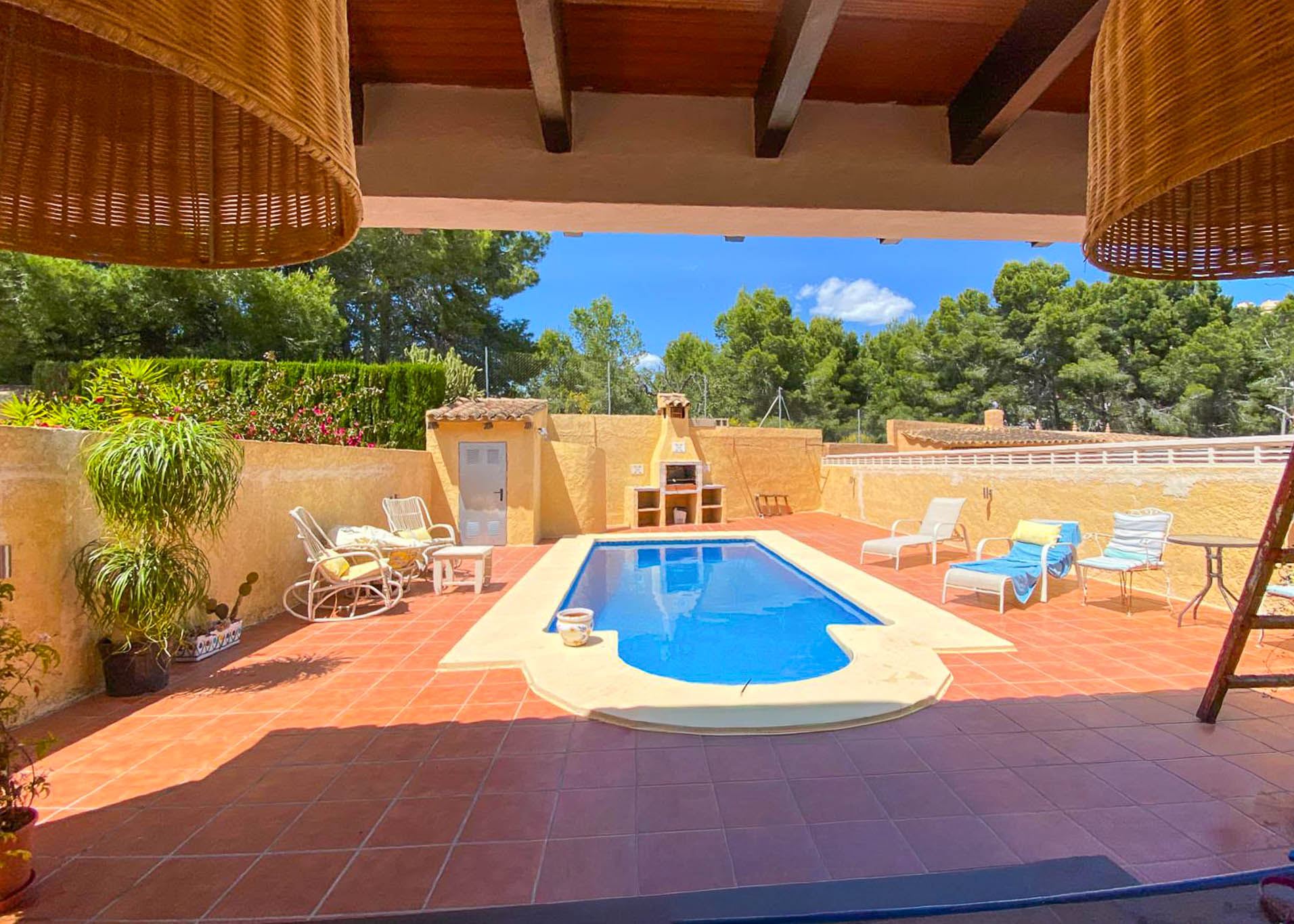 Terraza con piscina