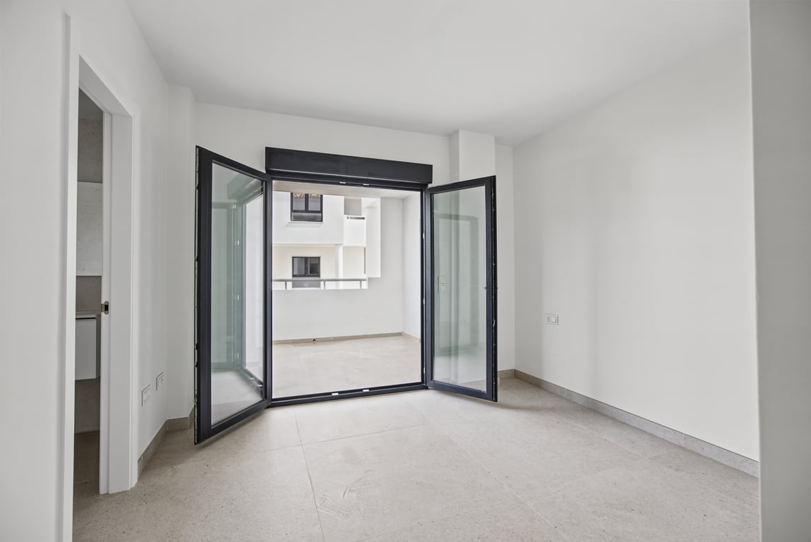Dormitorio con acceso a la terraza