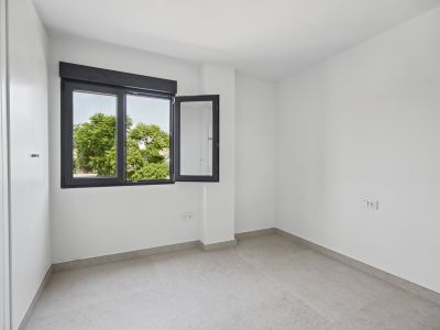 Dormitorio con ventana