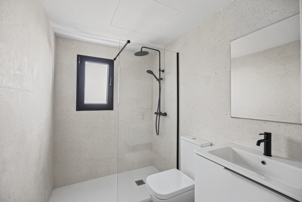 Cuarto de baño con ducha