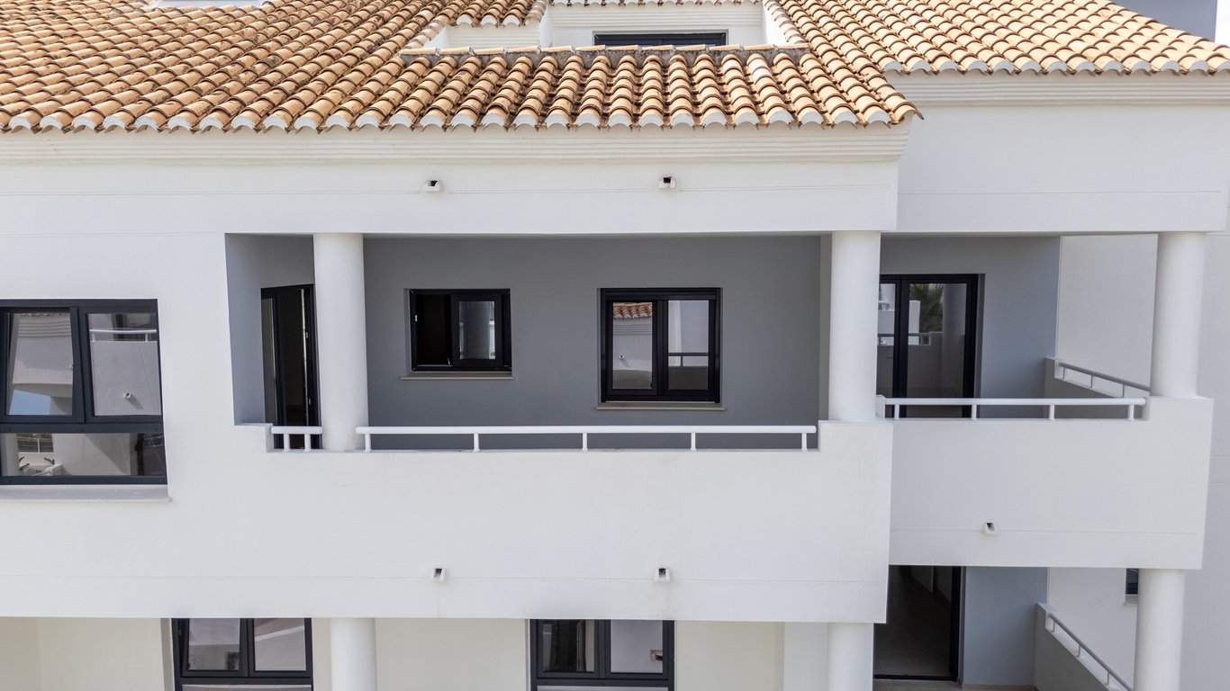 Fachada exterior con terrazas