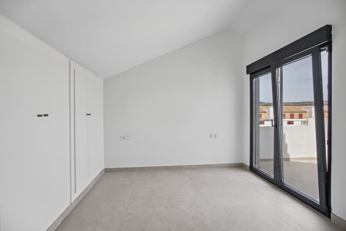 Dormitorio con acceso a la terraza