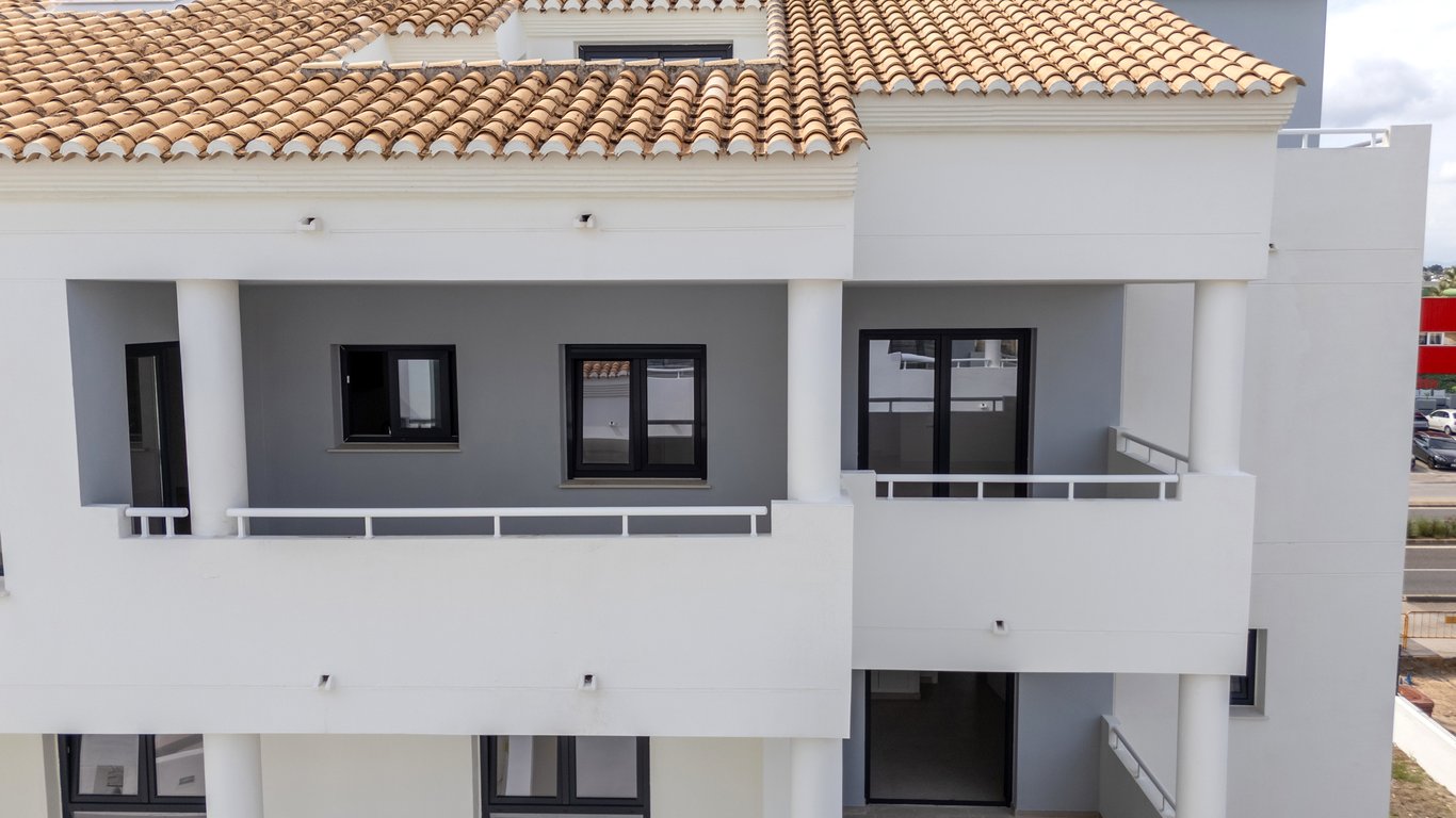 Fachada del edificio con terrazas