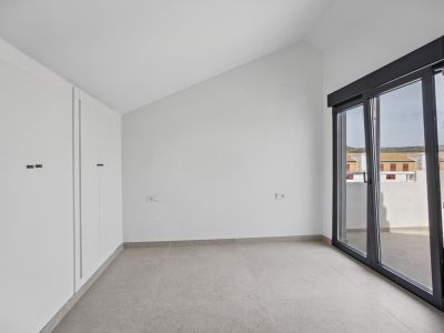 Dormitorio con acceso a la terraza