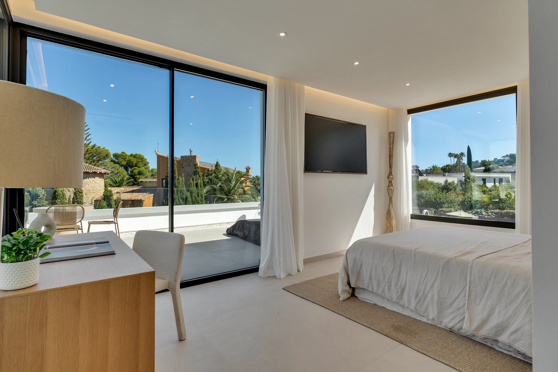 Dormitorio con terraza
