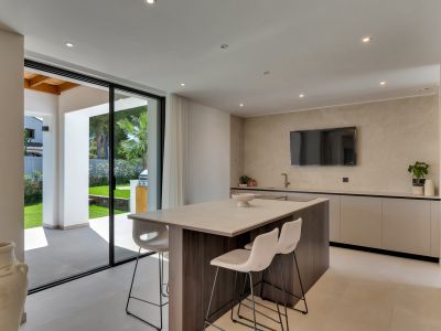Cocina con acceso a la terraza