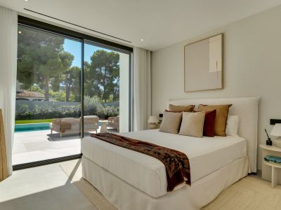 Dormitorio con acceso a la piscina