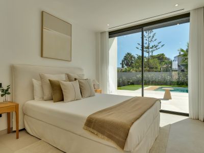 Dormitorio con acceso a la piscina