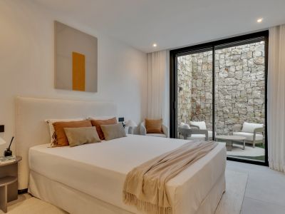 Dormitorio con patio privado