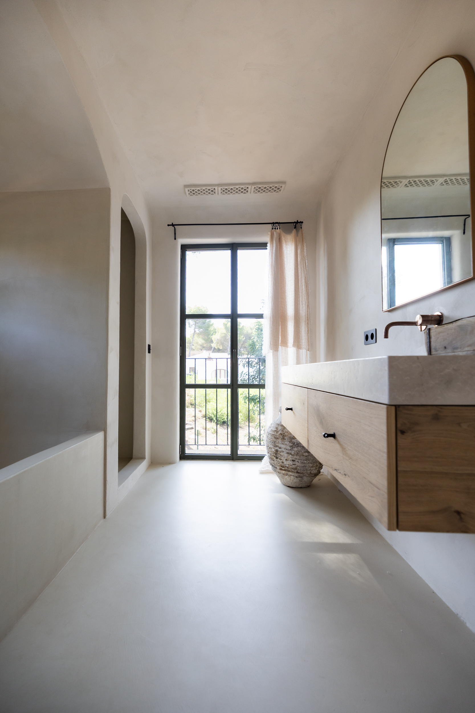 Villa Xaloc: La Cúspide del Lujo Mediterráneo y la Arquitectura Atemporal