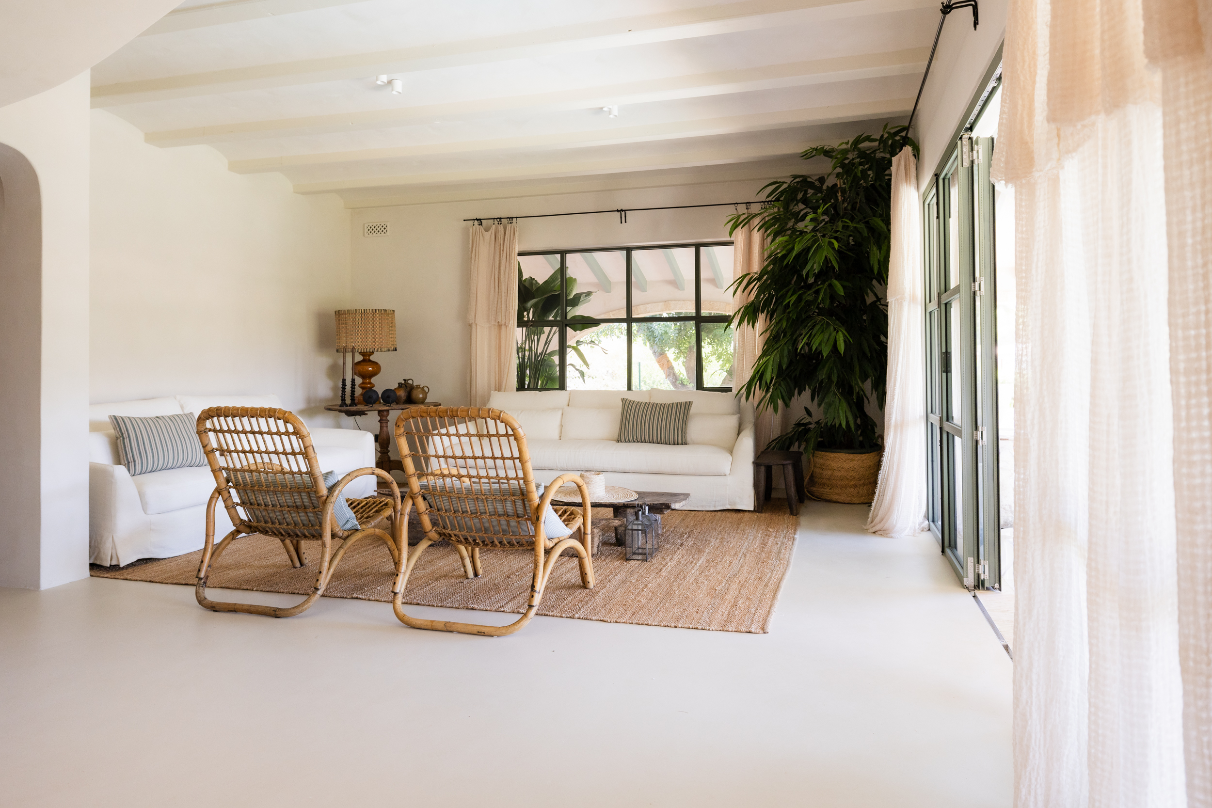 Villa Xaloc: La Cúspide del Lujo Mediterráneo y la Arquitectura Atemporal