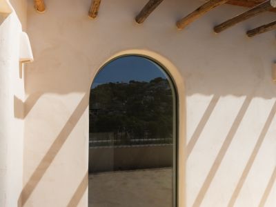 Villa Xaloc: La Cúspide del Lujo Mediterráneo y la Arquitectura Atemporal