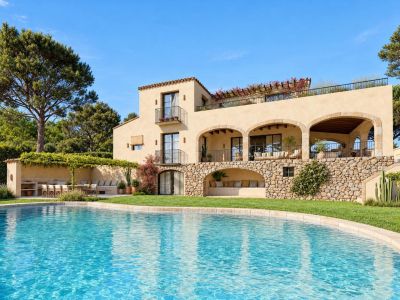 Villa Xaloc: La Cúspide del Lujo Mediterráneo y la Arquitectura Atemporal