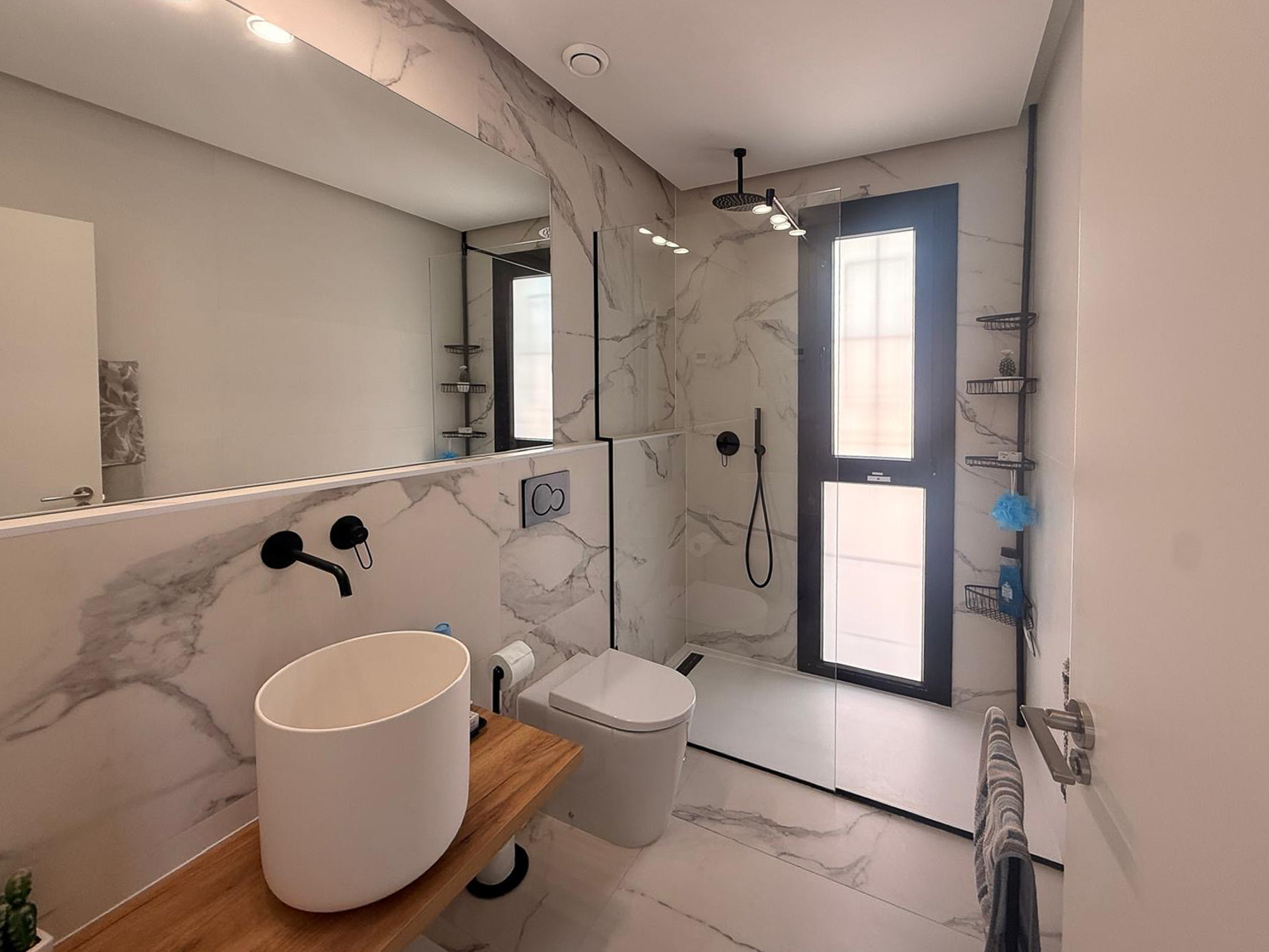 Baño en suite con ducha