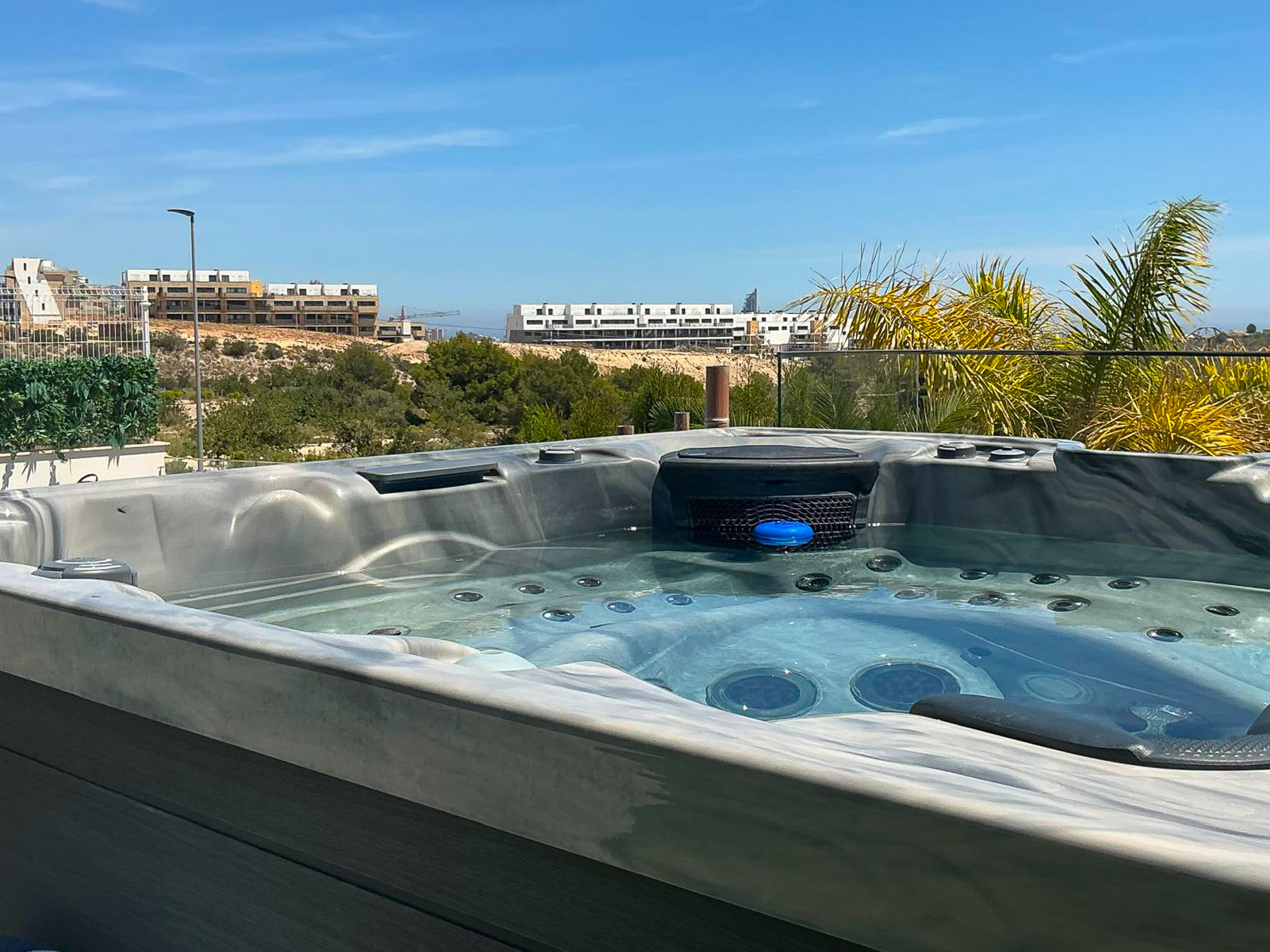 Jacuzzi exterior con vistas