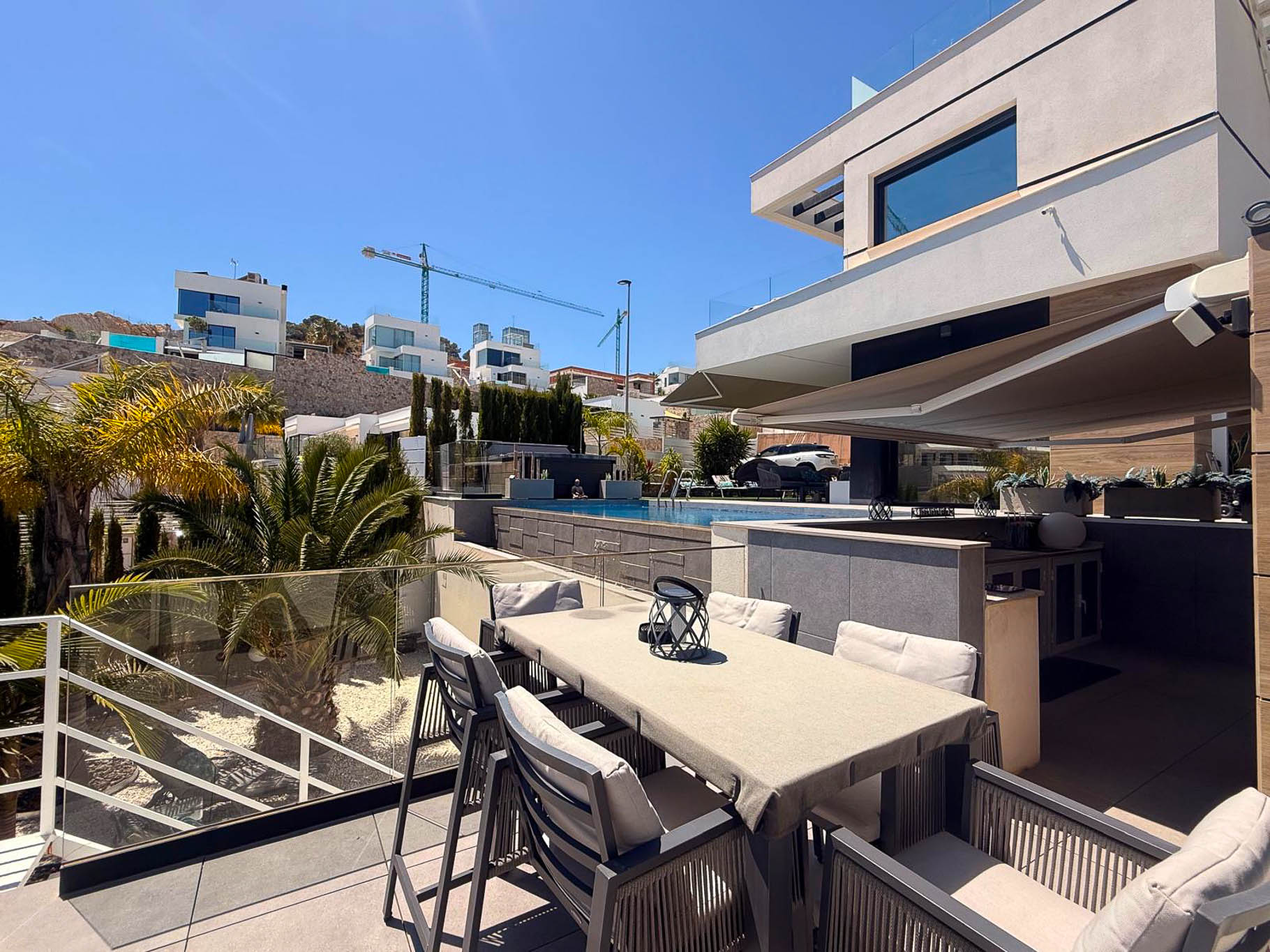 Terraza y comedor exterior
