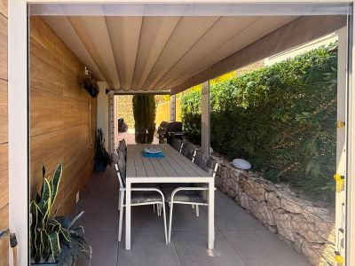 Comedor exterior cubierto