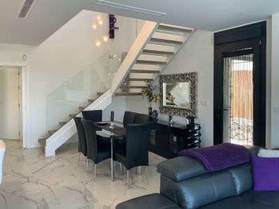Comedor y escalera