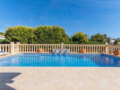 Piscina y terraza