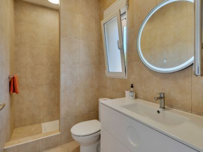 Cuarto de baño con ducha