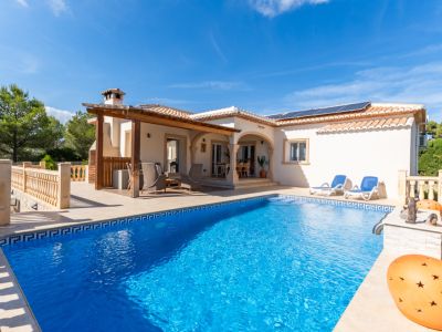 Piscina y terraza
