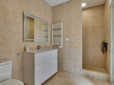 Cuarto de baño con ducha