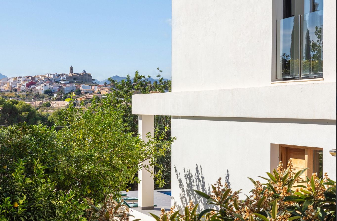 Exterior con vistas al pueblo
